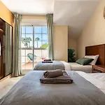Coastal Paradise 3Bed , Pool , Sea Views!