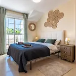 Coastal Paradise 3Bed , Pool , Sea Views!