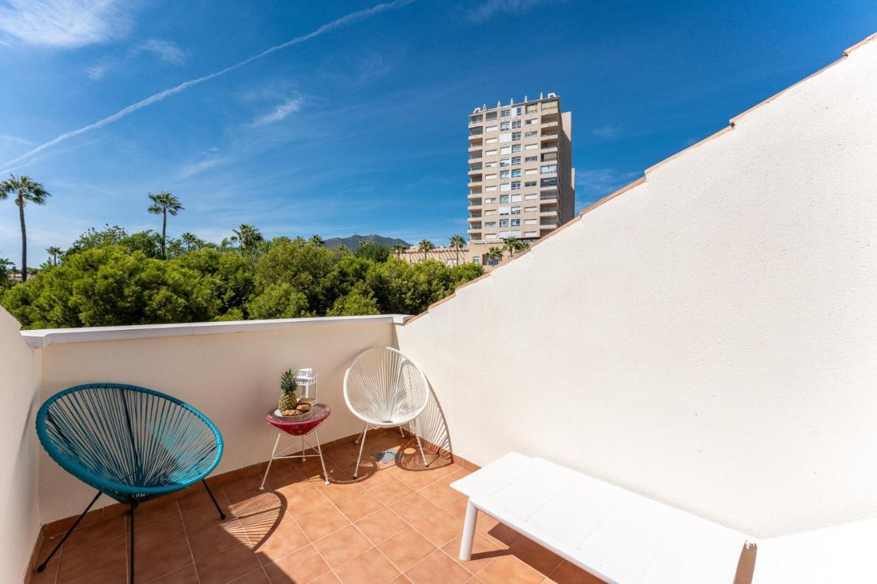Coastal Paradise 3bed , Pool , Sea Views! Lejlighed