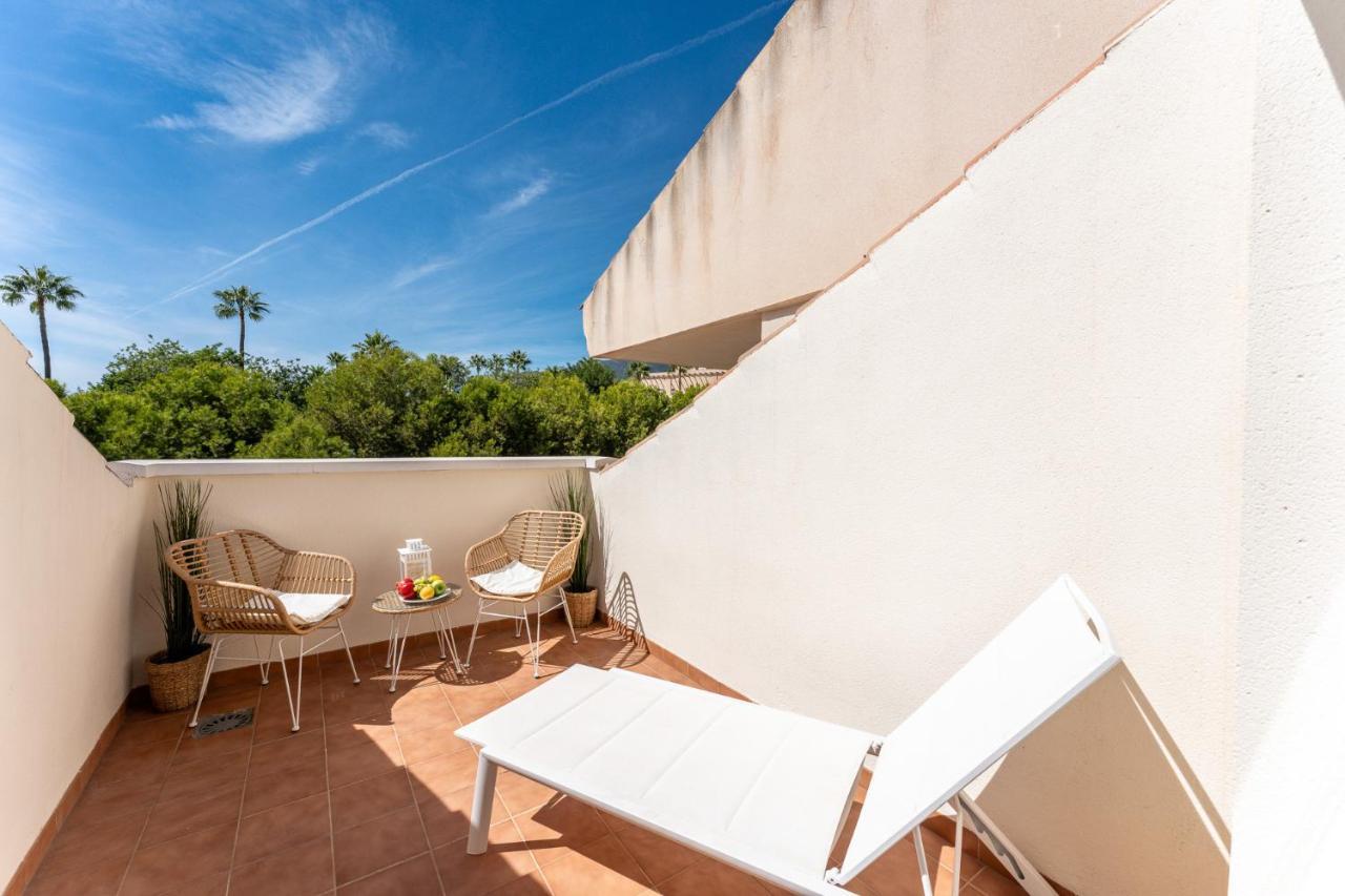 Coastal Paradise 3bed , Pool , Sea Views! *