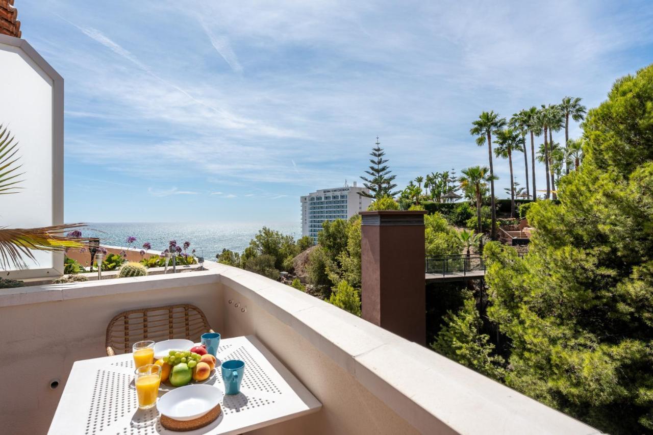 Coastal Paradise 3bed , Pool , Sea Views! Lejlighed